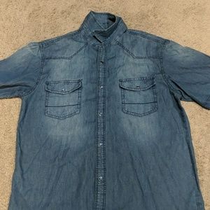 Short sleeve buttok up